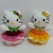 Hello Kitty vestida con una flor